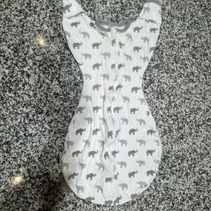 Amazing Baby Transitional Arms Up Swaddle Sack Kids Medium 3-6M Elephant Cotton